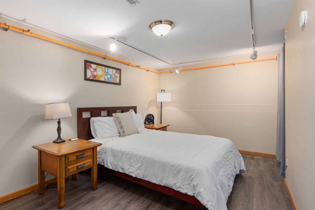 Enjoy the tastefully decorated queen bedroom. 