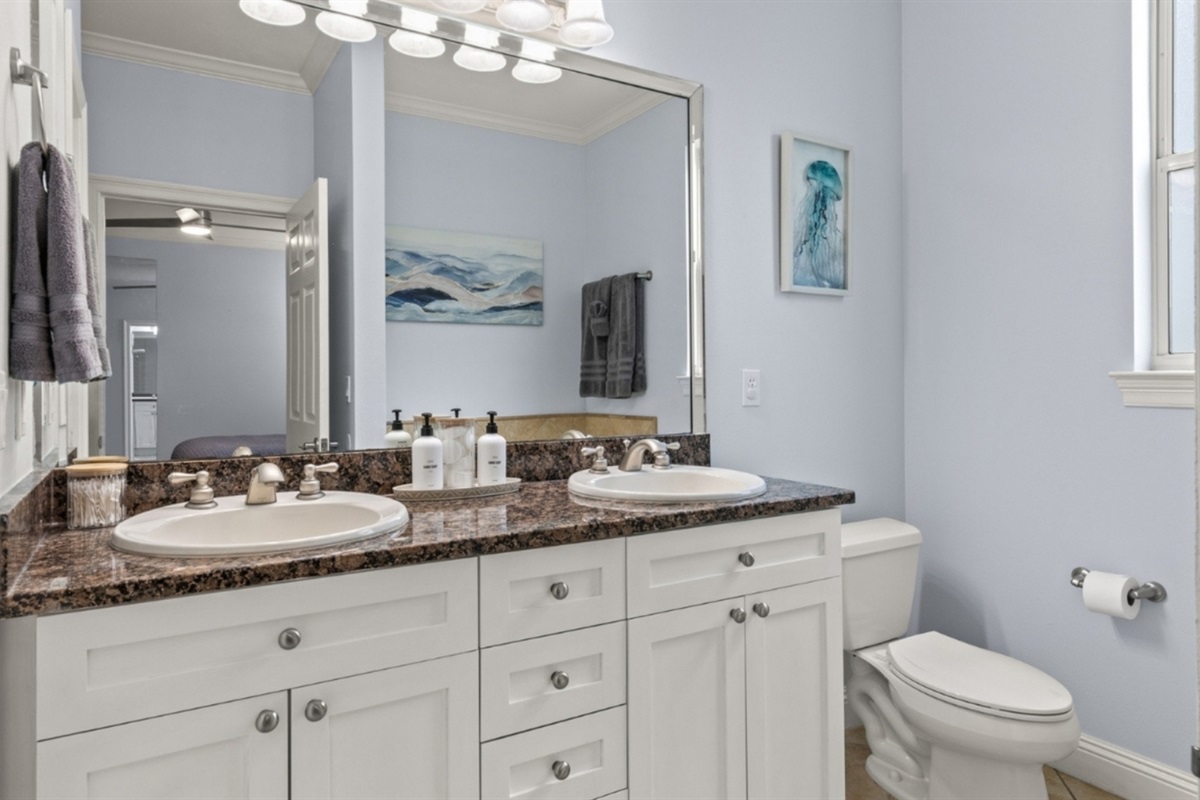 Two sinks mean no morning traffic jams.