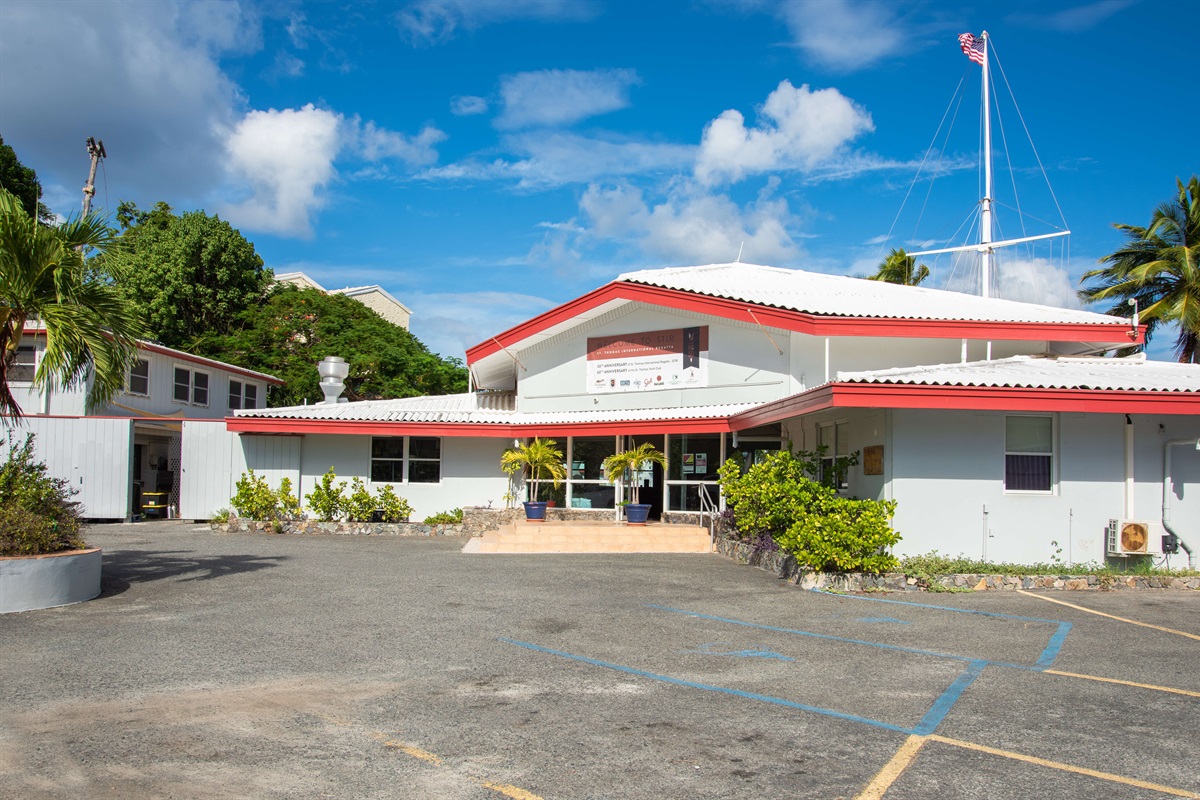 Just a short walk down the beach to the Yacht Club for the regattas! Bring your whole family along or double up to save costs on lodging.