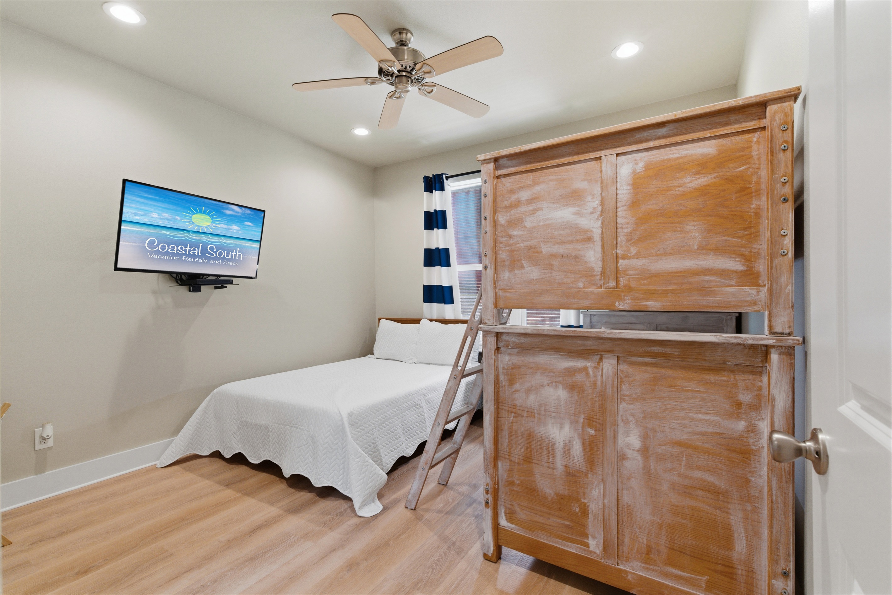 Guest Bedroom (Queen + Twin over Twin Bunk)