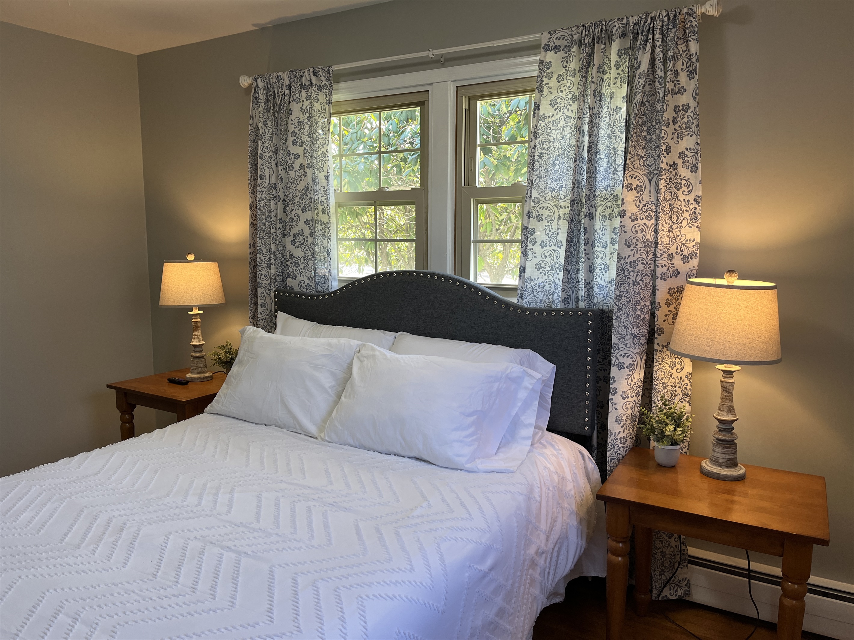 1st floor Queen bed