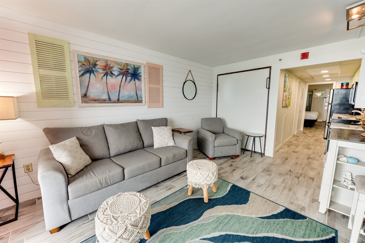 Living Room with Stunning Views🌊☀️