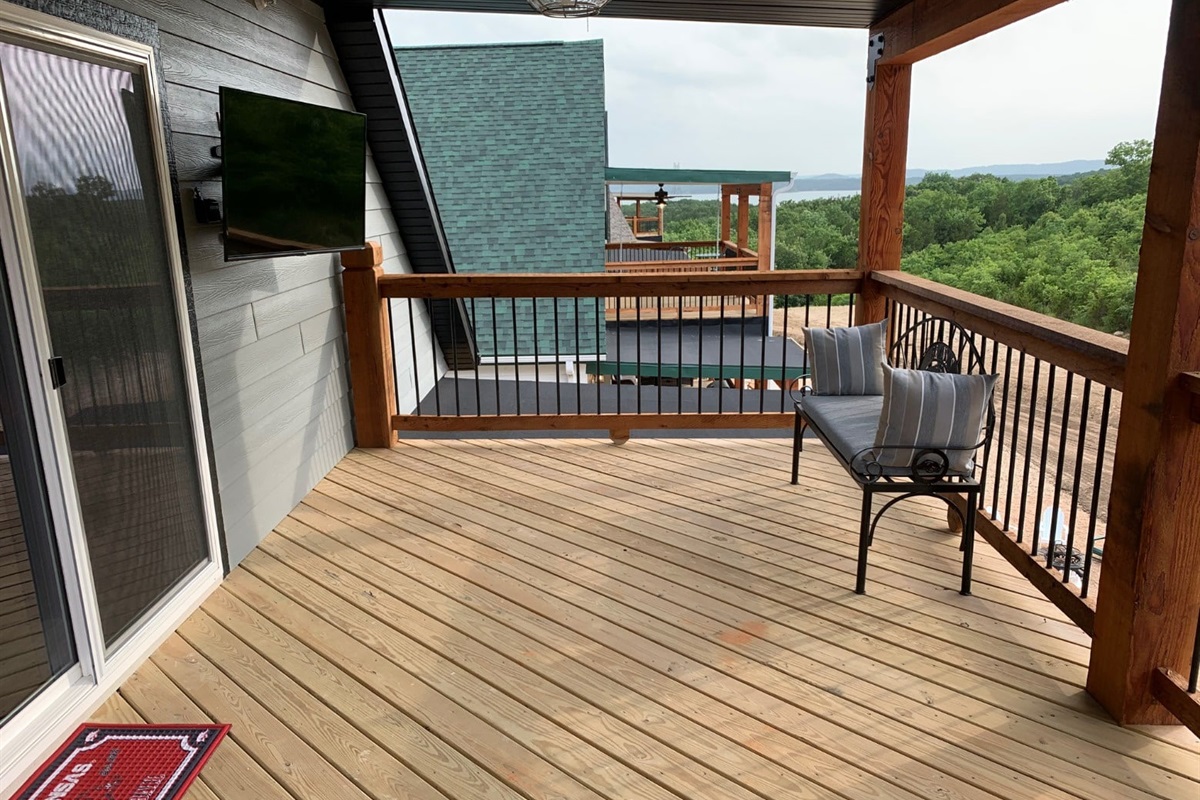 Private deck off of Razorback room with lake view
