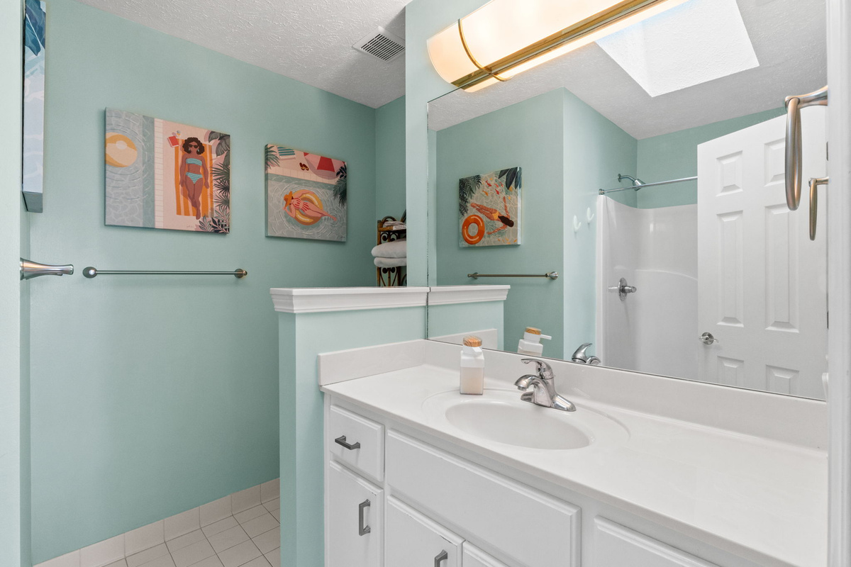 Master Bedroom Ensuite Bathroom with Shower