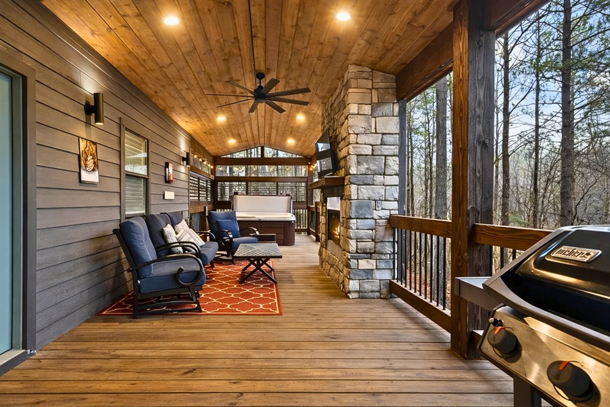 A tranquil spot for reading, writing, or reflecting, our study room offers peace and privacy.