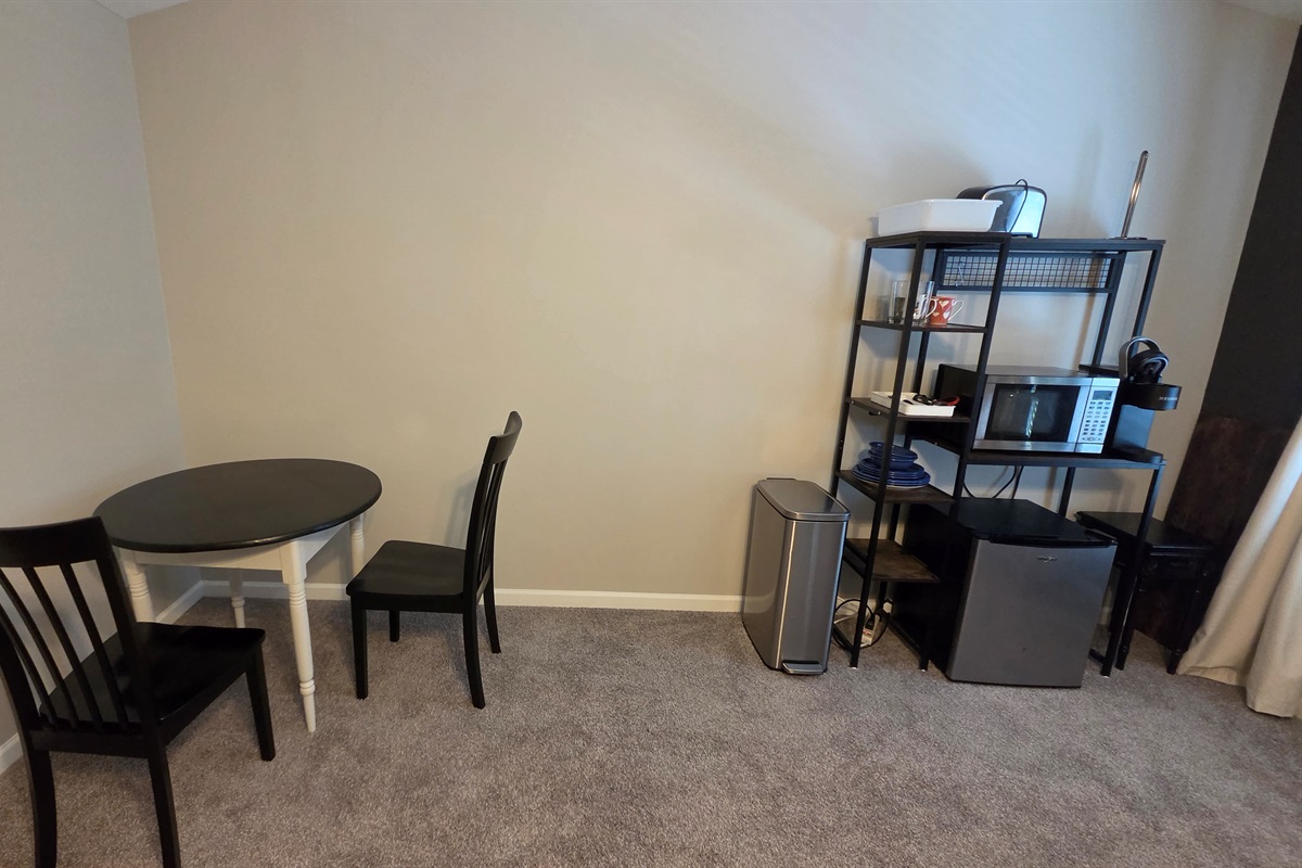 King Suite Kitchenette / Dining area Detail