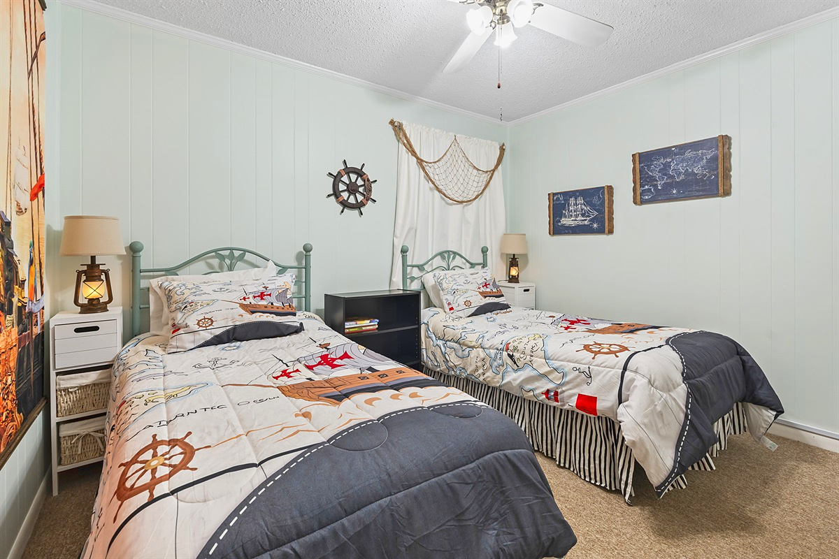Second Bedroom – Nautical decor with two twin beds