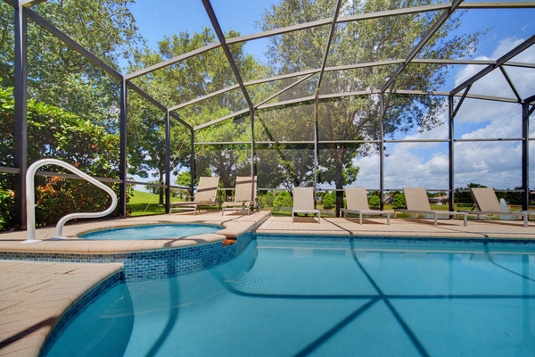 Soothing pool & spa