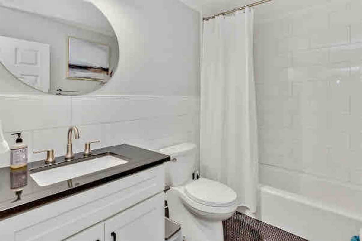 Full bathroom with shower & tub combo