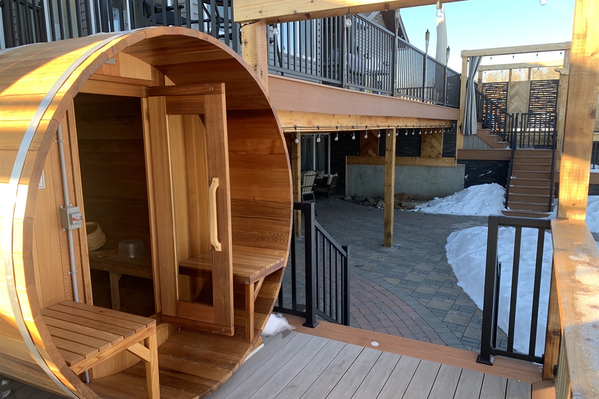 SAUNA INTERIOR. SEATS 6 OR 2 RECLINING