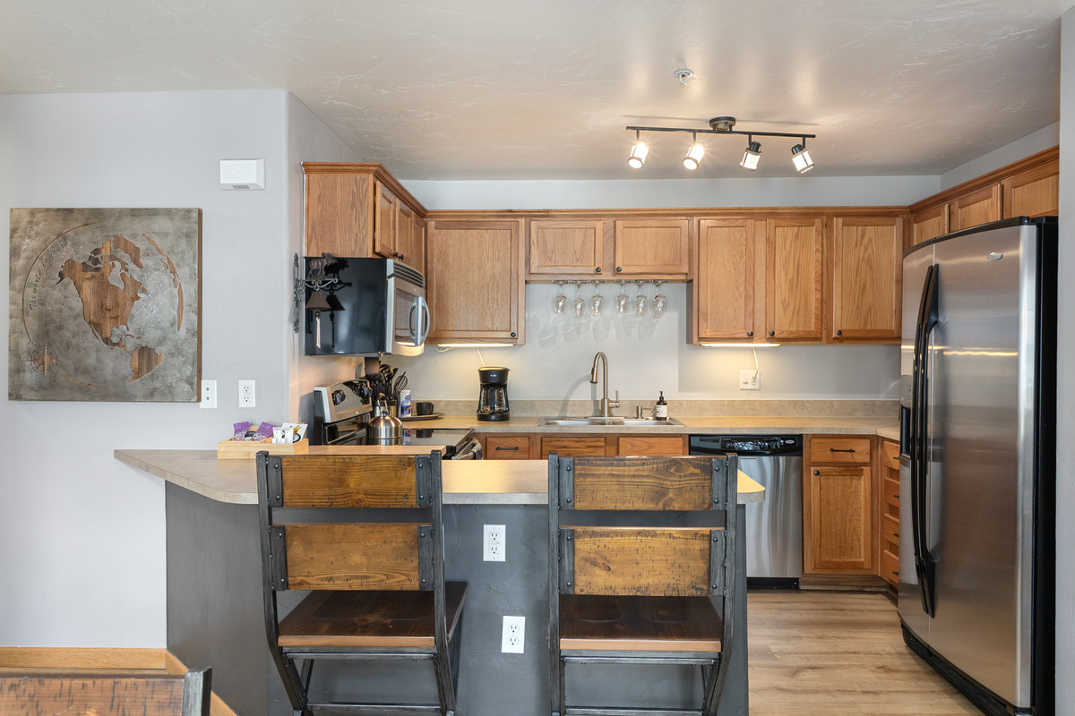 Kitchen and Breakfast Bar for 2