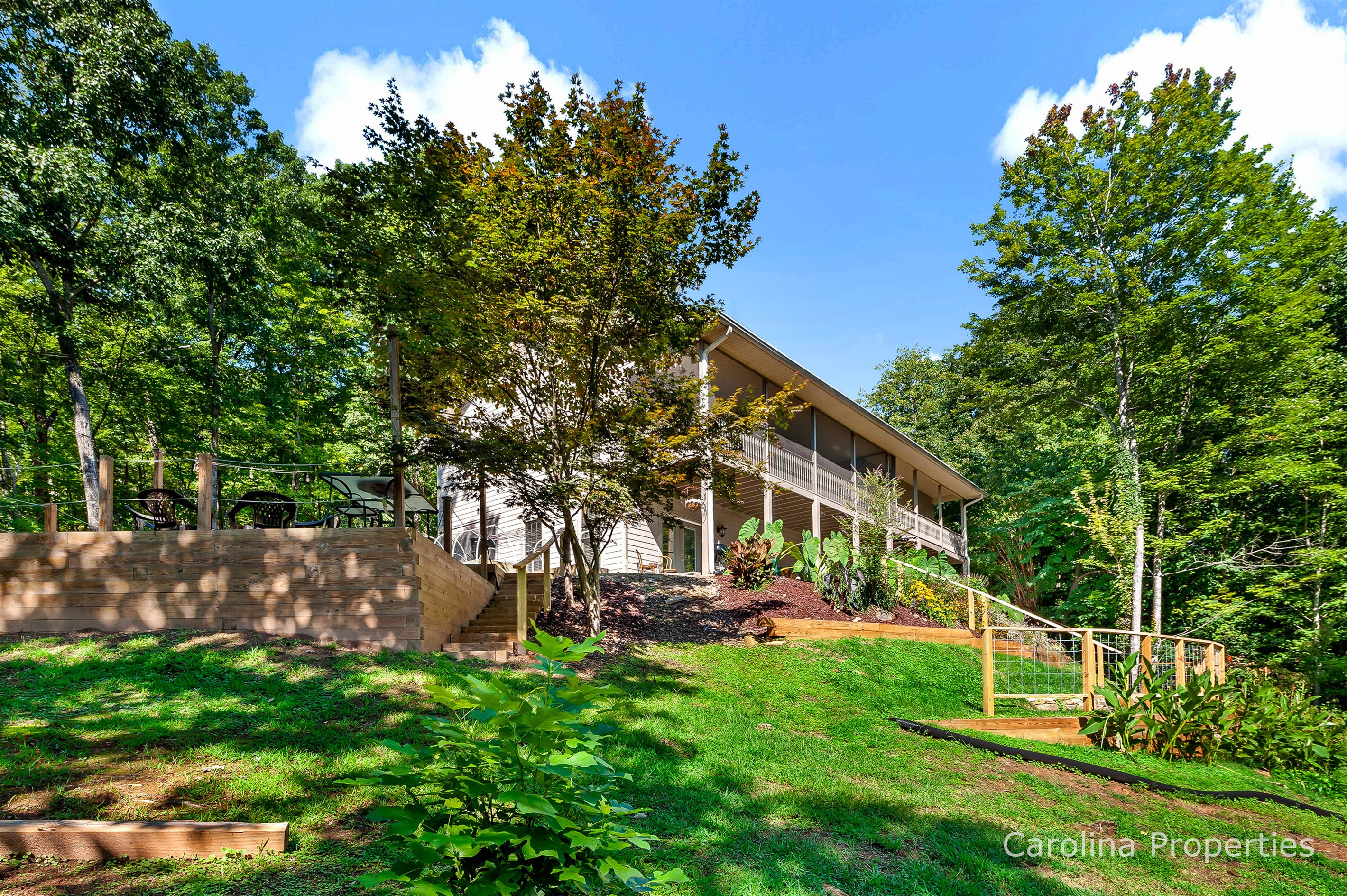 The Butterfly House by Carolina Properties - Pet Friendly, Fire Pit, Resort. 2