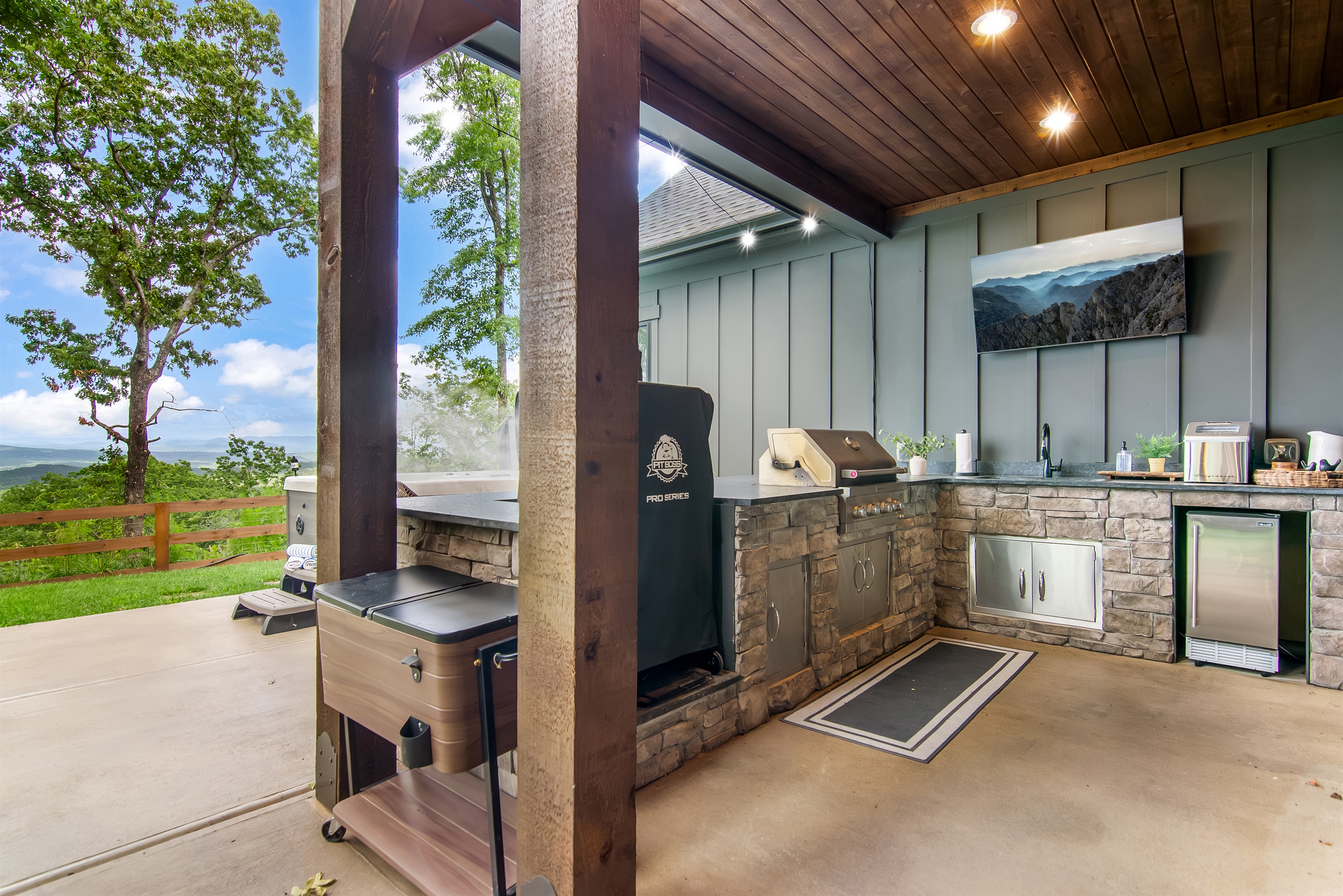 Stunning Mtn Views + Hot Tub + Sauna + Game Room 4