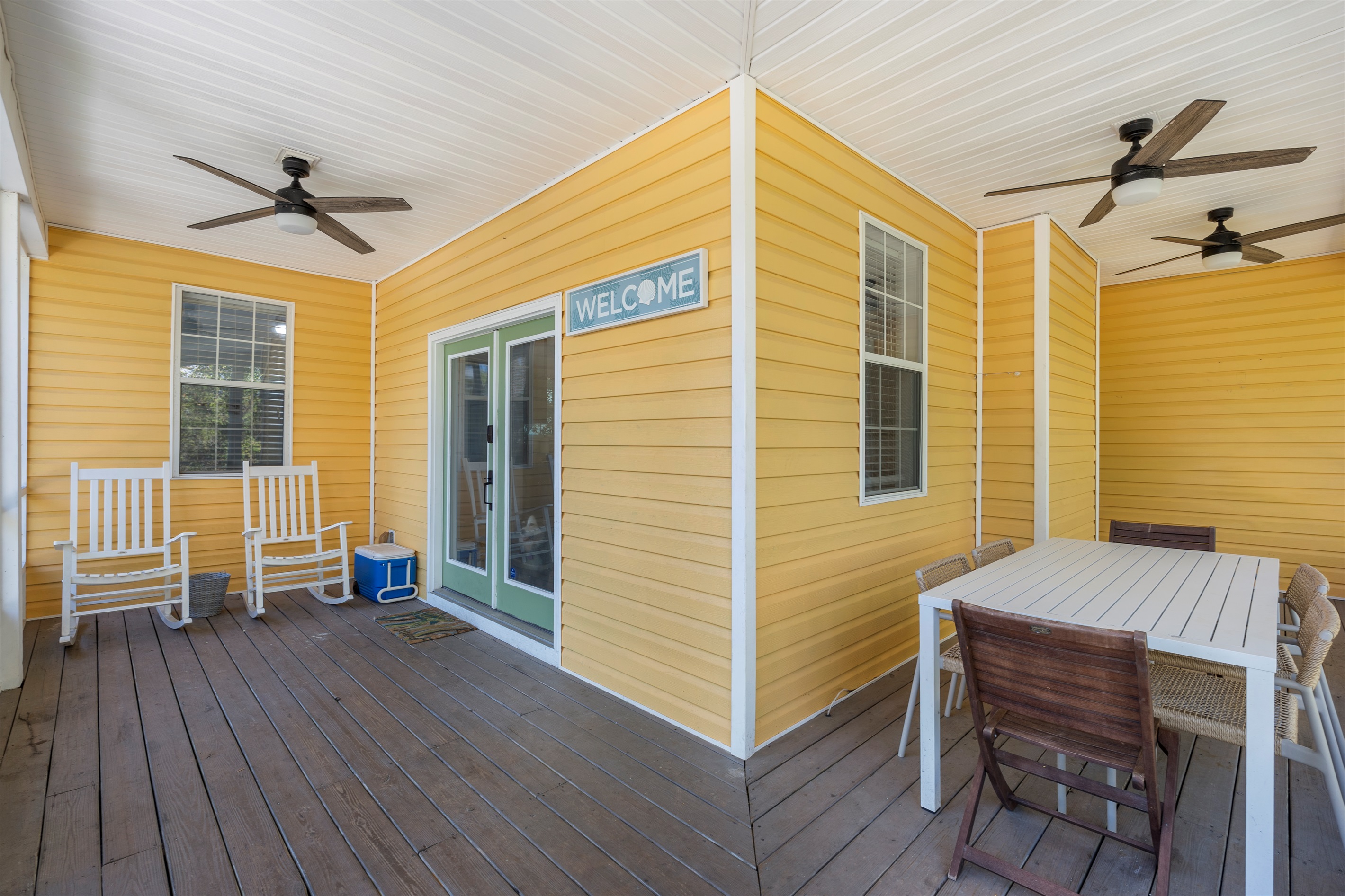 Screened in front porch for morning coffee/tee or outdoor dining