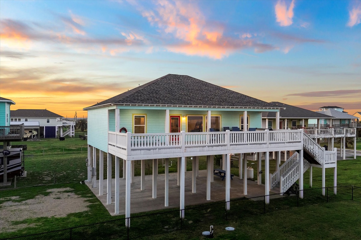 808ef268a6014a4a977a6ebfc011c4e1 Large | Beachhouse | Texas | TX | Vacation Homes | Galveston | Crystal Beach | Kokomo | Breezy Days | Beachfront Elegance | Sunrise Serenity | Southern Sands Property Management, LLC