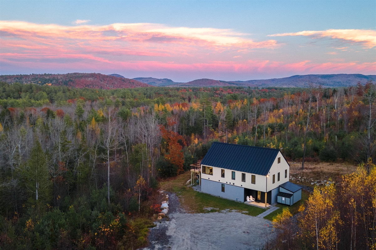 Endless mountain views and vibrant Maine landscapes in every direction