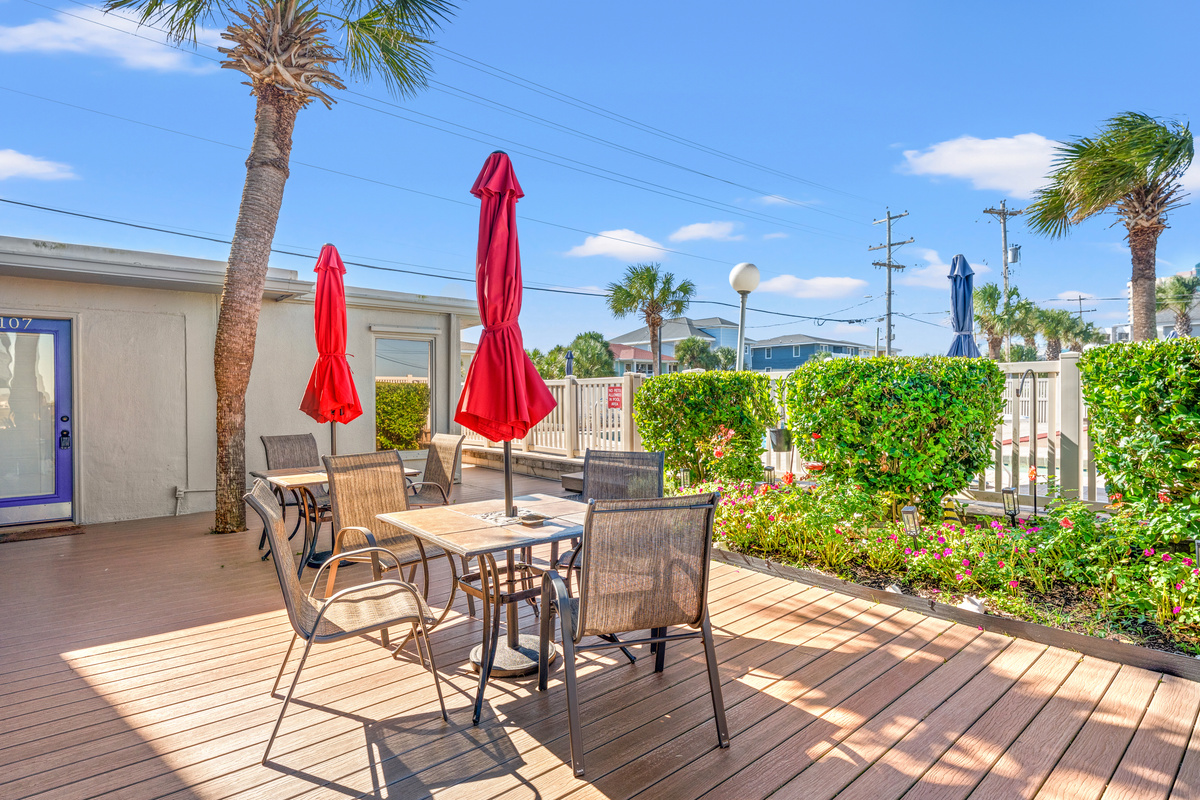 Outdoor dining just outside your door