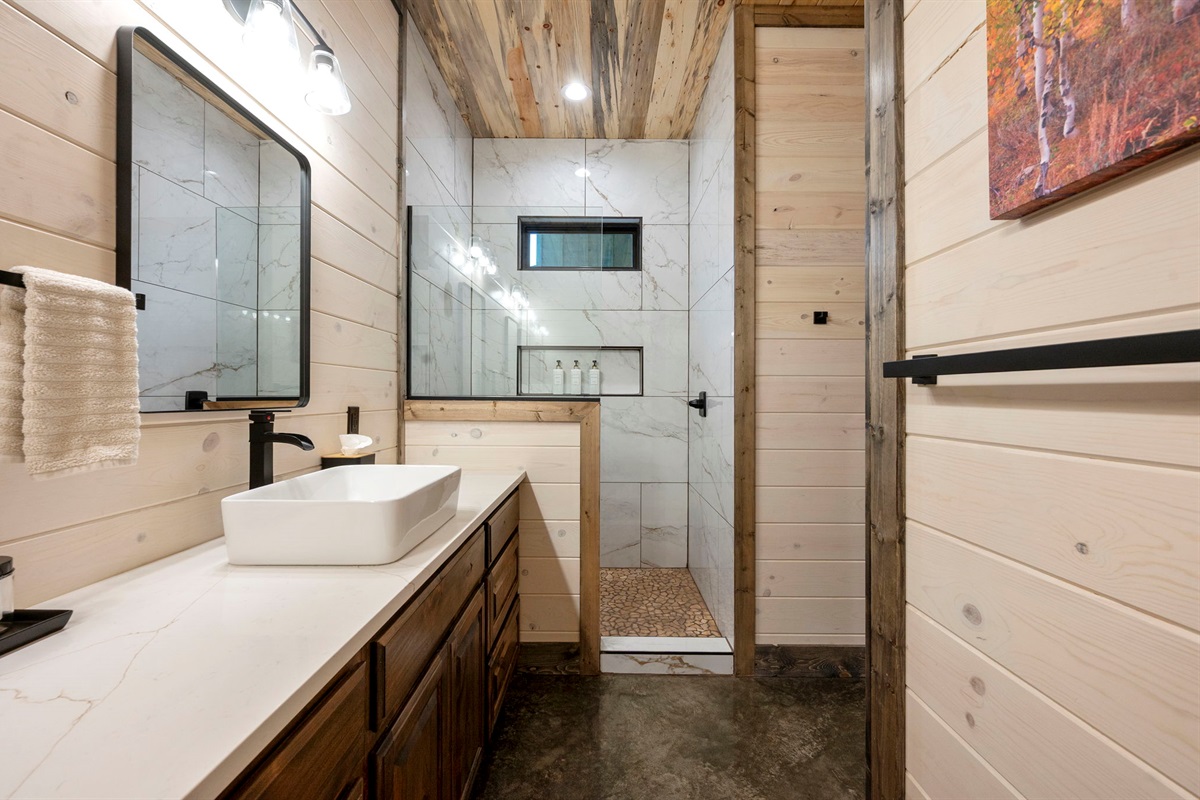 Aspen suite bathroom