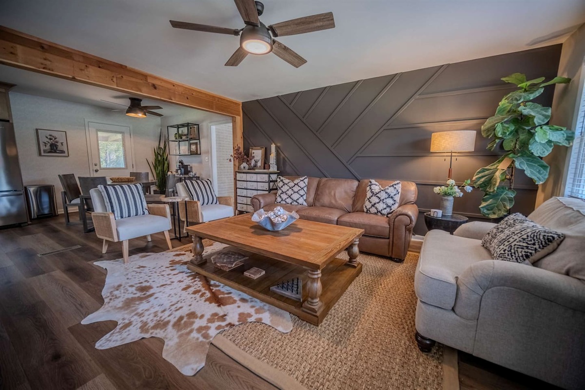 Parkside Place~ Minutes to Downtown Acworth & Kennesaw | 10 minutes to Lake Point Sports Complex | Fenced Yard | Patio 