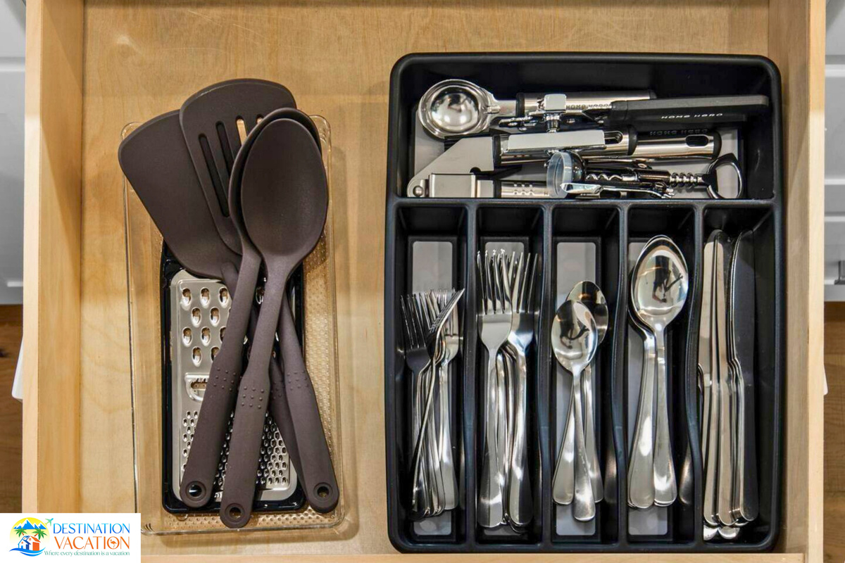 Well-equipped spaces make hosting and dining effortless.
