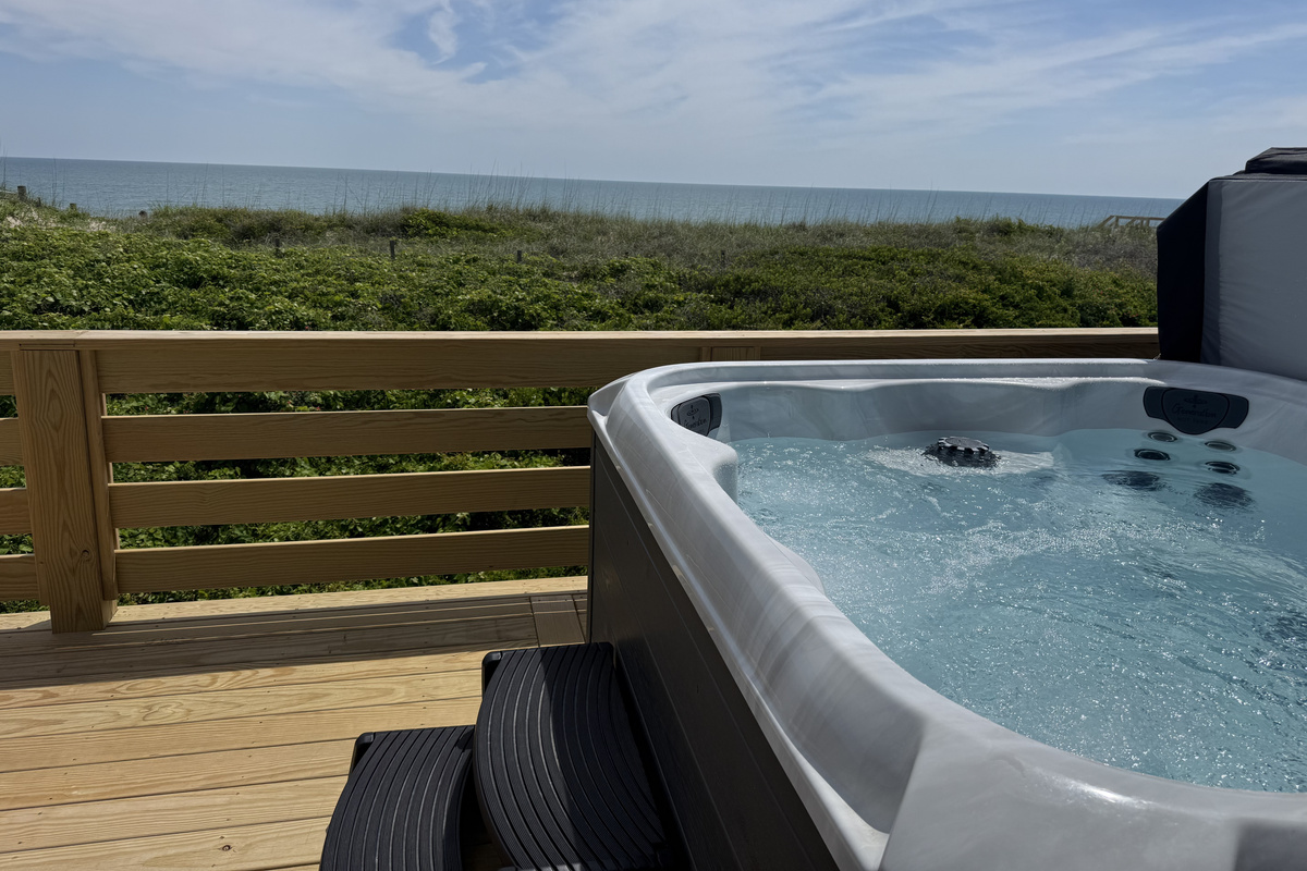 New hot tub with views overlooking the ocean