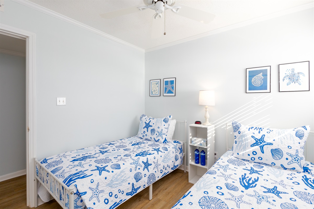 2 Twin beds in Kid's bedroom