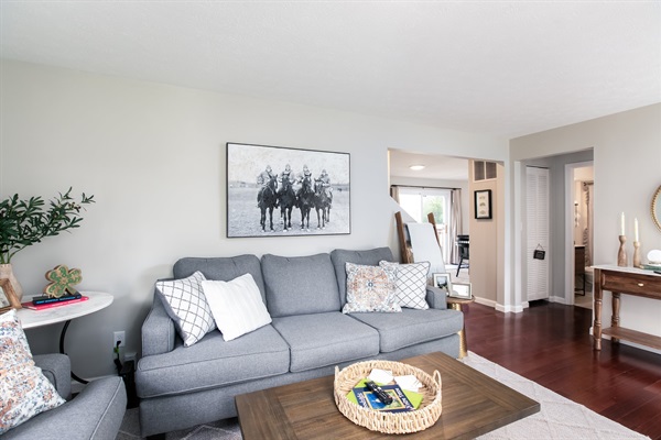 Cozy 4BR 3BA Home 1.2 Mi Walk to ND, photo 15