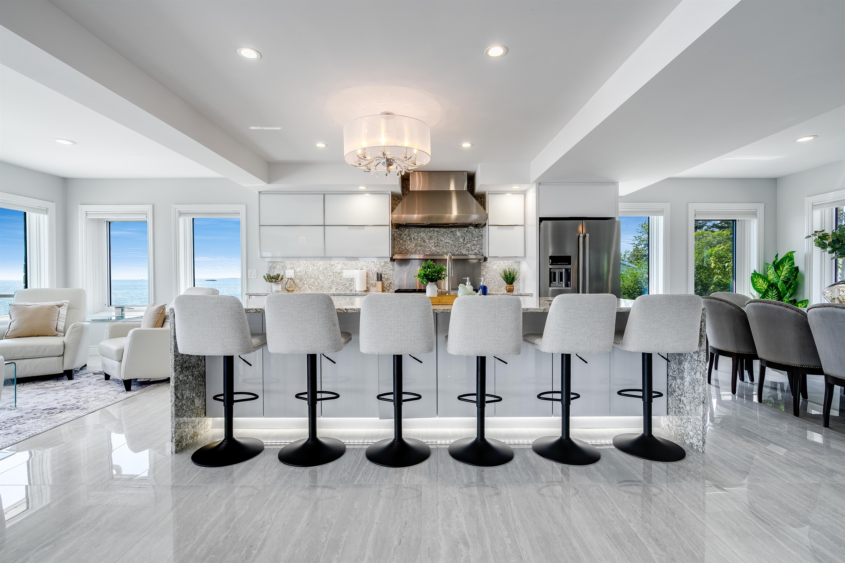 Where the marble island gleams like ocean spray.