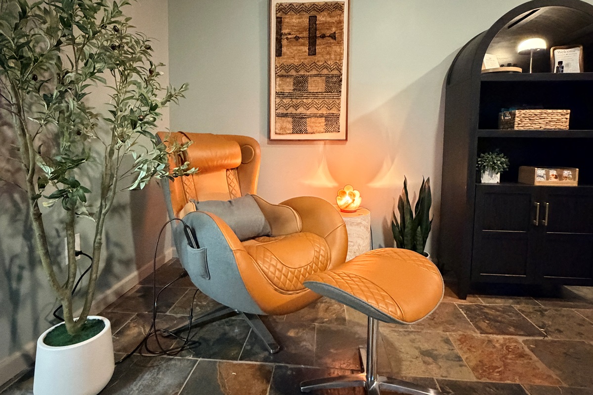 Massage chair feels wonderful after a long day. Please note: the massage chair unfortunately may not comfortably fit all body types due to its narrower and short design. 😭