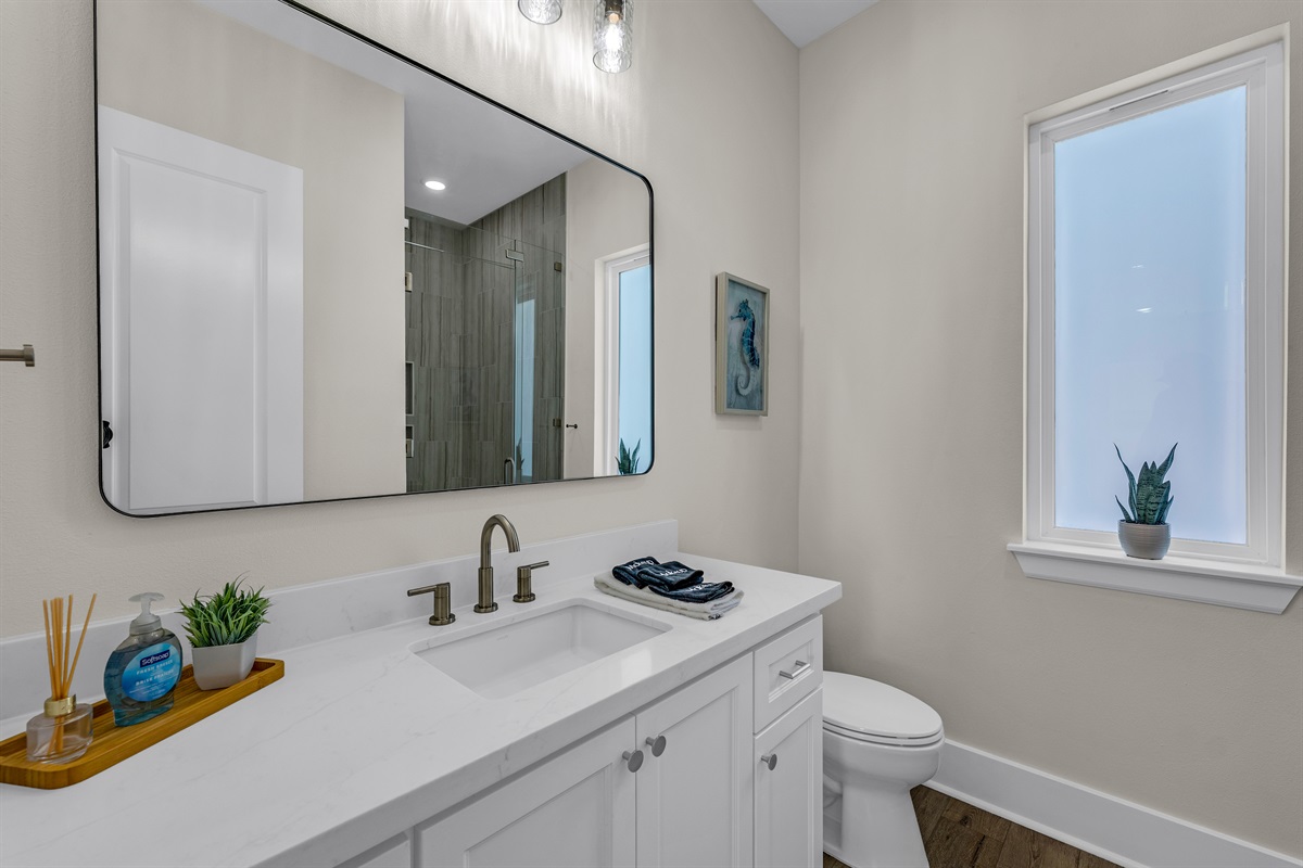 Costa Cristal Bathroom 4: The oversized mirror reflects natural and ambient light, making the bathroom feel open, bright, and welcoming. Services bedrooms 3 and 4. 