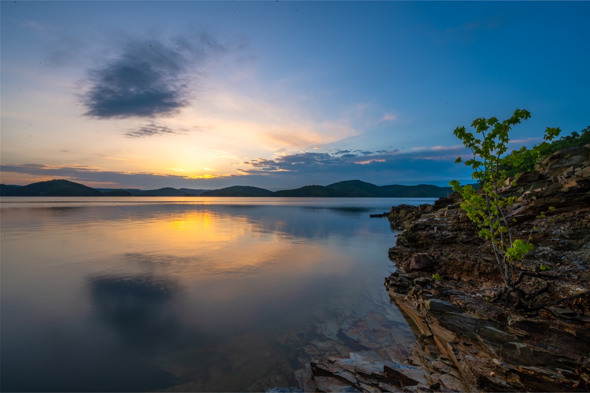 Broken Bow Lake