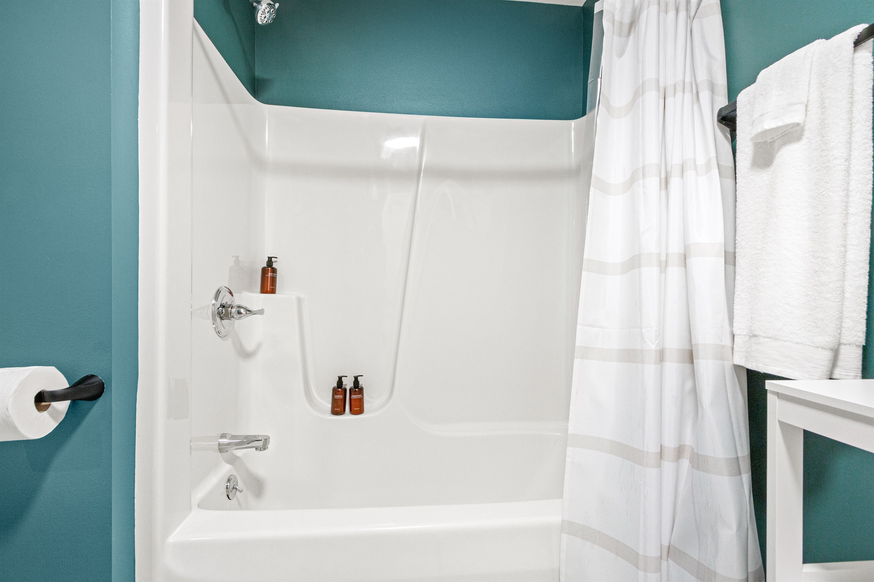 Bathroom 3 - Shower/tub