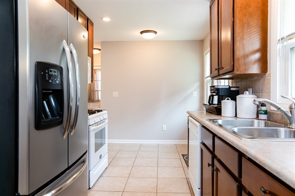 TDJ Getaway<>4BR Home w/game room, photo 28