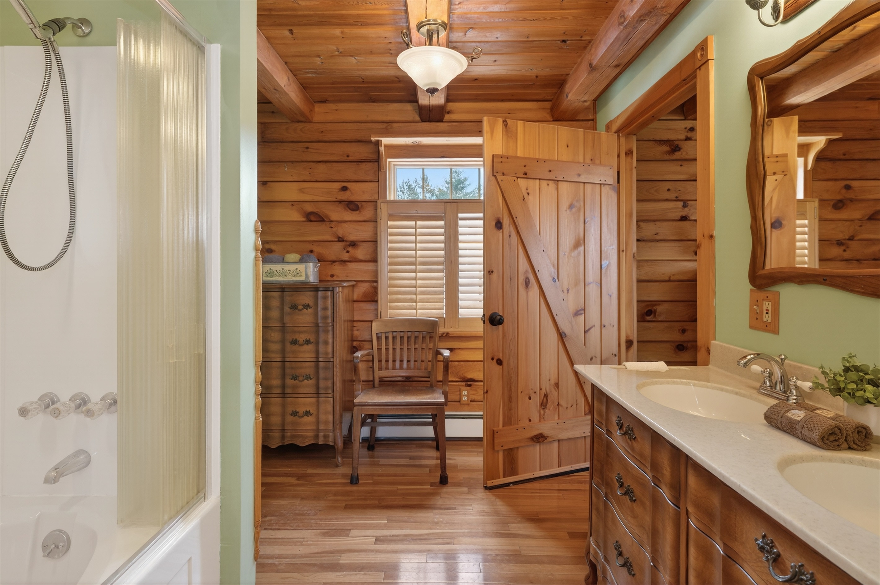 Main floor full bathroom #1