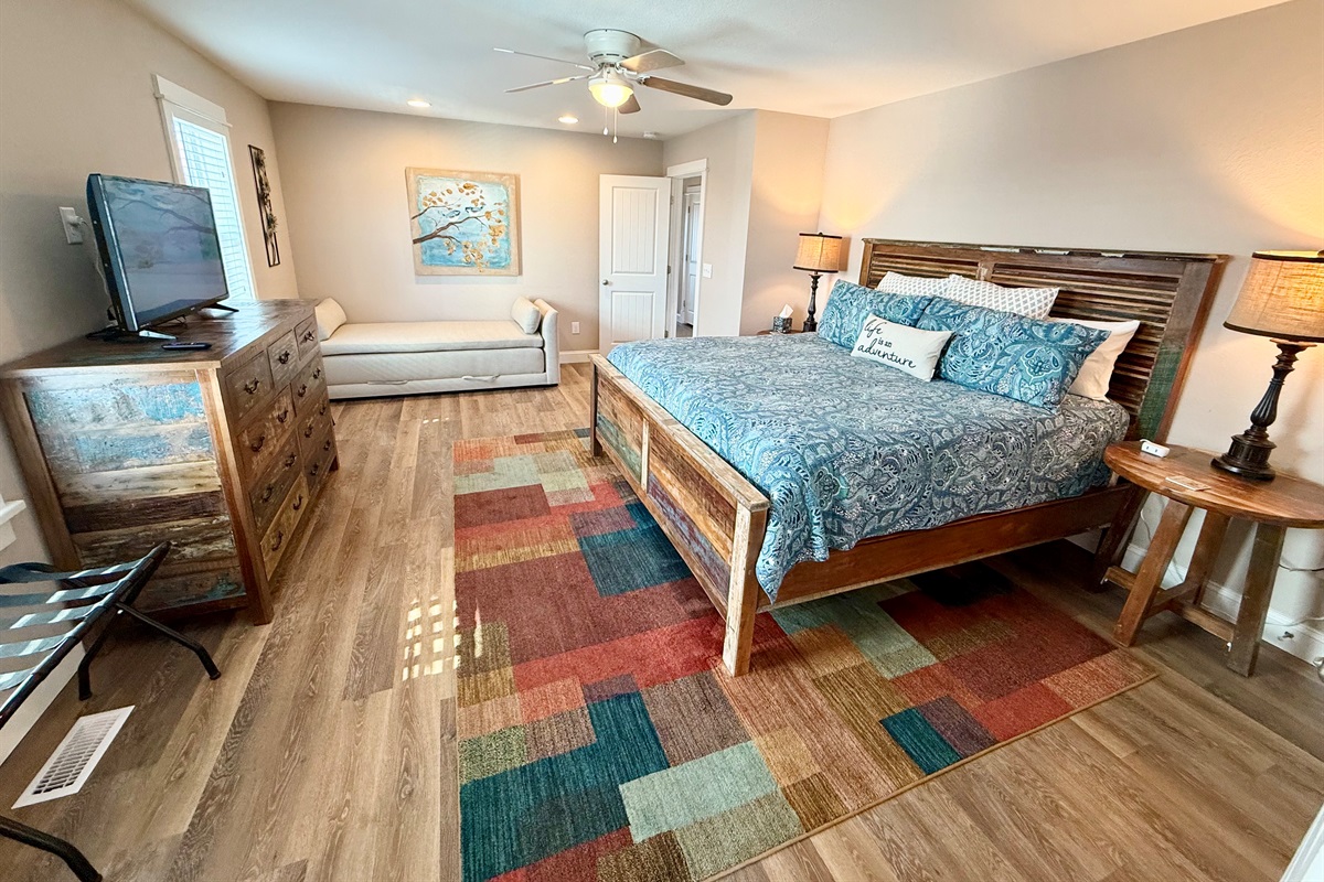 This room has a daybed queen sleeper for extra sleeping capacity.