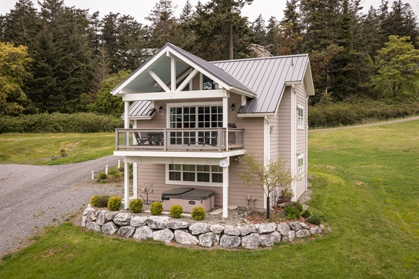 Well-Built Cottage on Cascade Bay