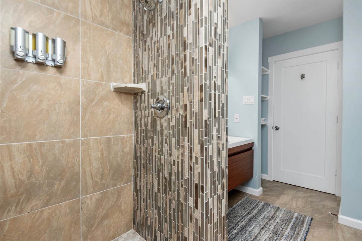 81109dd198c54c4088a2481d16ea624c Large | Beachhouse | Texas | TX | Vacation Homes | Galveston | Crystal Beach | Kokomo | Breezy Days | Beachfront Elegance | Sunrise Serenity | Southern Sands Property Management, LLC