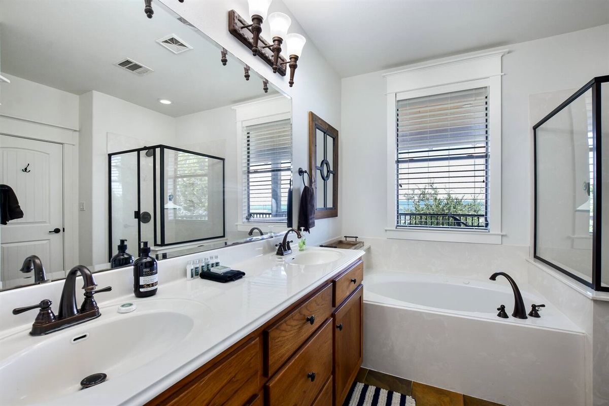 En Suite Primary Bath with Soaker Tub & Walk-in Shower