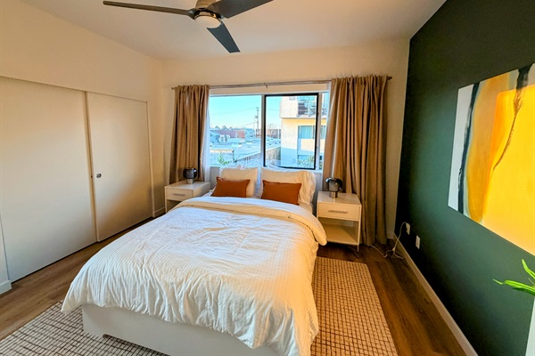 Primary bedroom with queen bed.