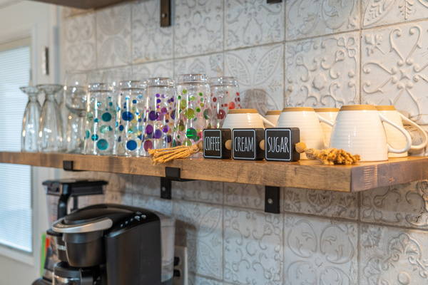 Glasses, coffee, cream and sugar right where you'd expect — Hot Springs Breakaway