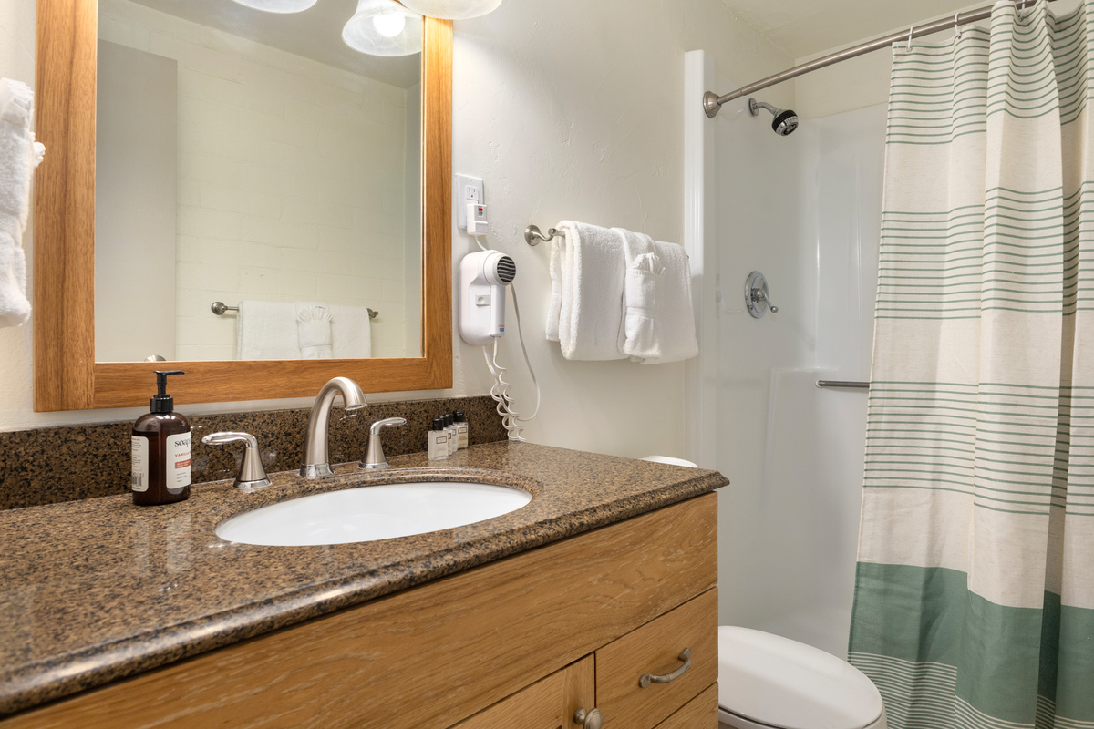 Bathroom 2 | Shower/ Tub Combo | Toilet