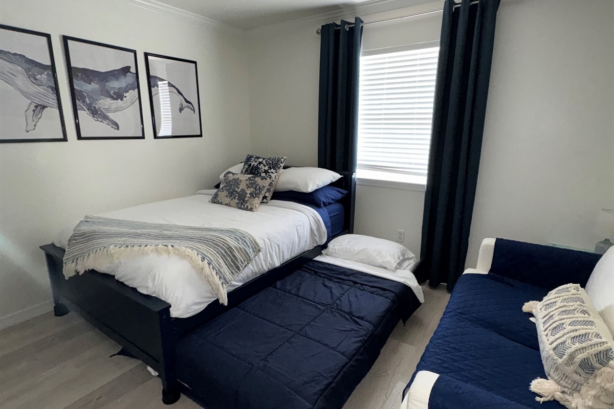 Third bedroom showing the trundle available