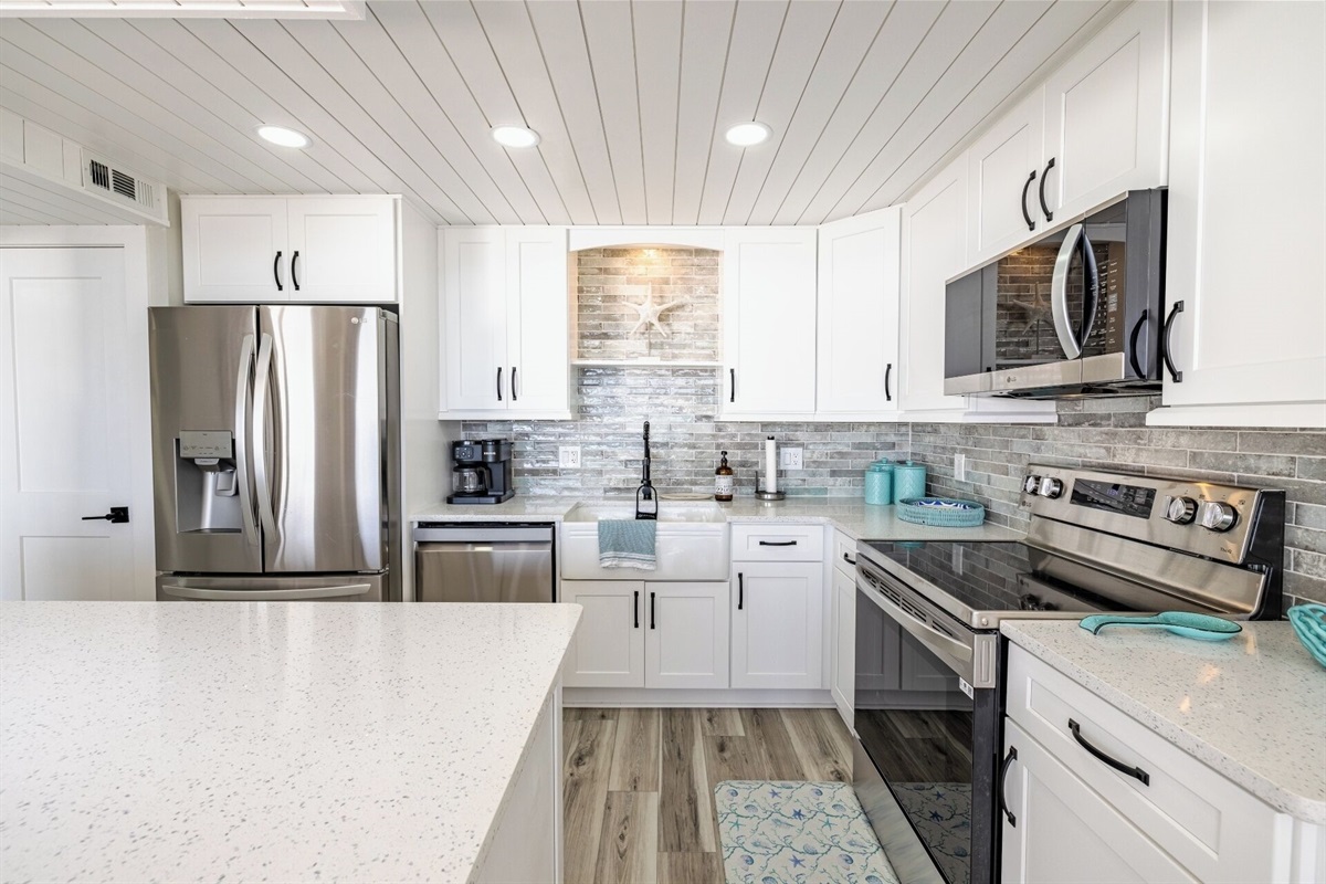 Large, well-equipped kitchen 