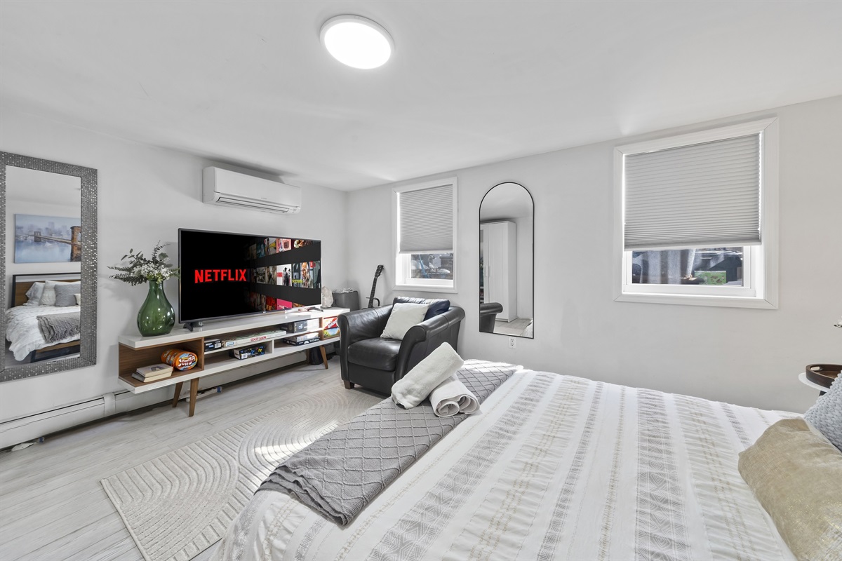 Ease into the morning with a good book and quiet coffee time before hopping on the train just minutes away.