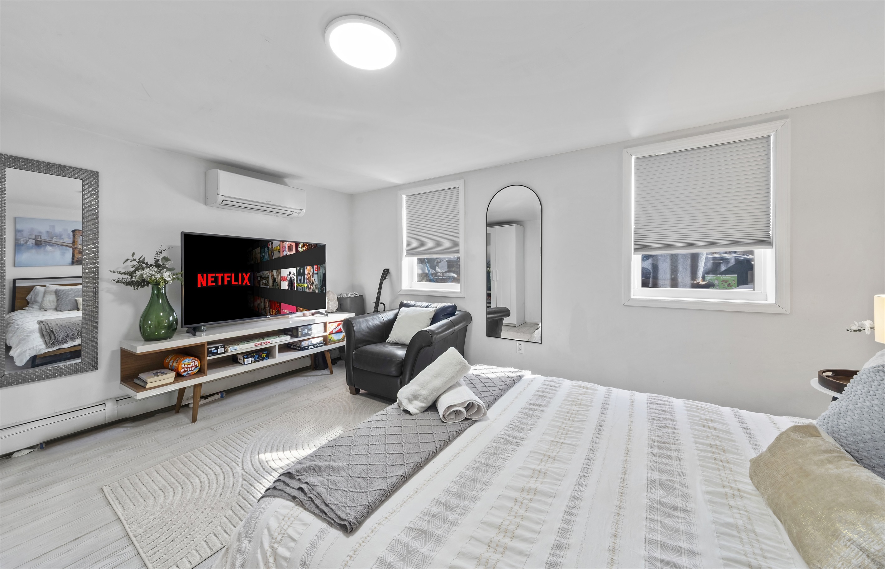 Ease into the morning with a good book and quiet coffee time before hopping on the train just minutes away.