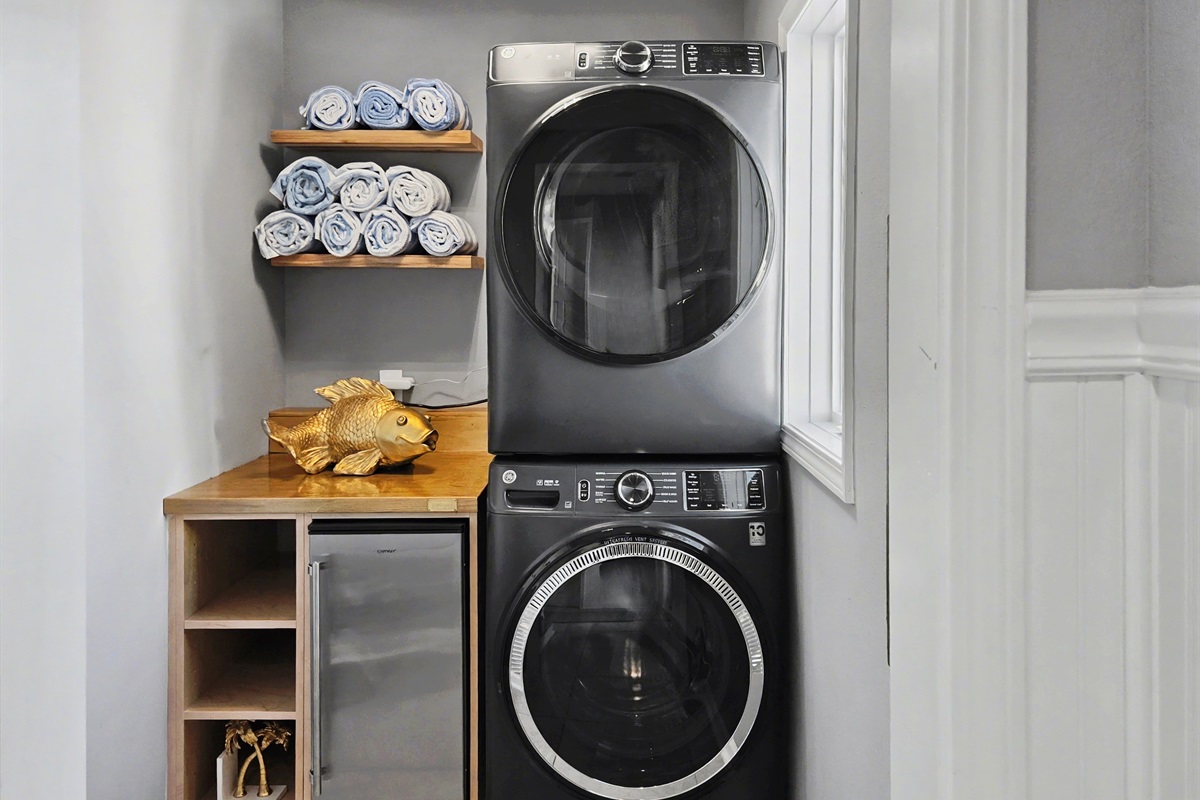 New! Built-in Ice Maker and High-Capacity Washer/Dryer Stack!