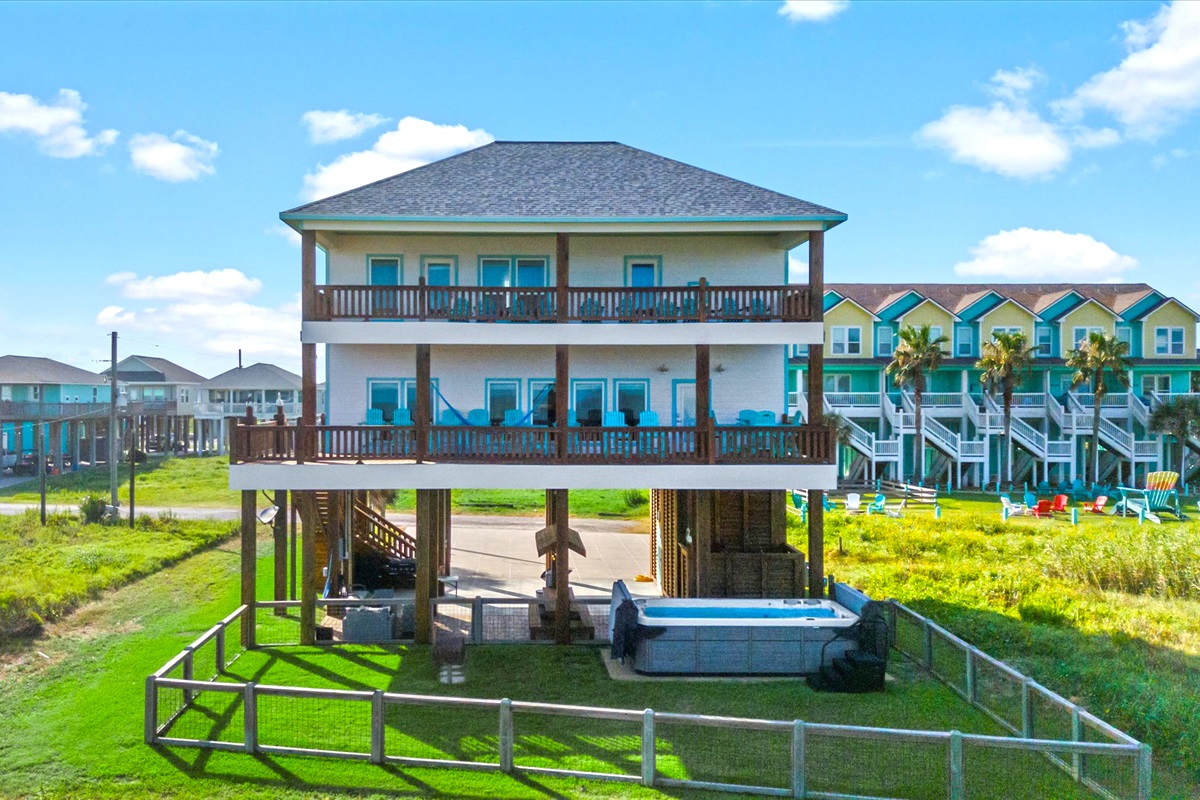 813dc724d3244866b268ac419b352893 Large | Beachhouse | Texas | TX | Vacation Homes | Galveston | Crystal Beach | Kokomo | Breezy Days | Beachfront Elegance | Sunrise Serenity | Southern Sands Property Management, LLC