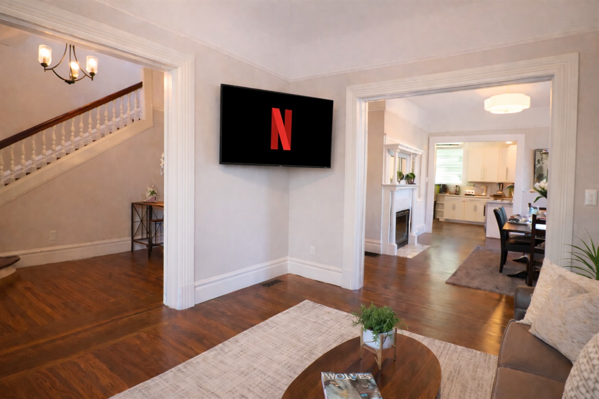 Bright, airy, and inviting. The open-plan design seamlessly connects the lounge, dining room, and kitchen, making it the perfect home base for groups and families.