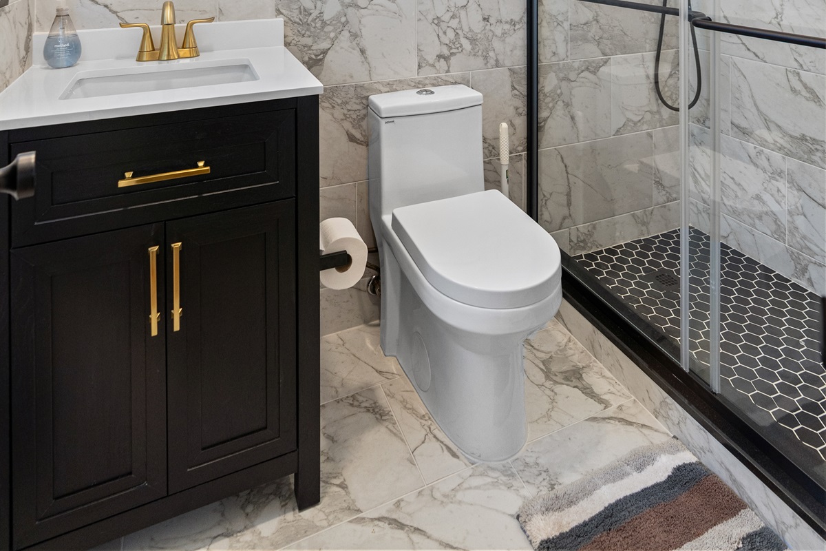 🚿 Clean & Newly Updated Bathrooms
