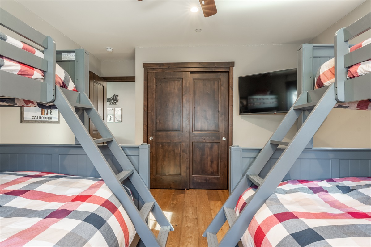 Need to get some work done or unwind? The bunkroom features a dedicated workstation plus a TV for all your remote work and entertainment needs.